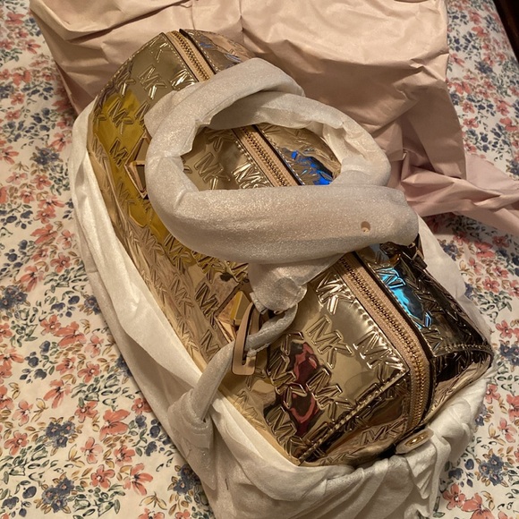 NWT Michael Kord Metallic Satchel
Gold
Never Used - Picture 4 of 9